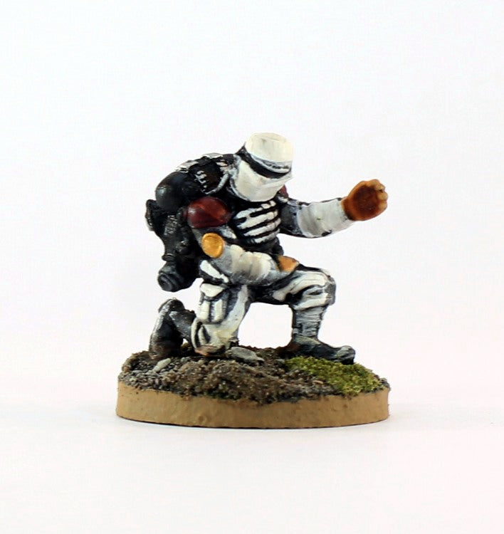 PTD IA067 Muster Private, Kneeling Signaller or Loader - White Armour  (1)