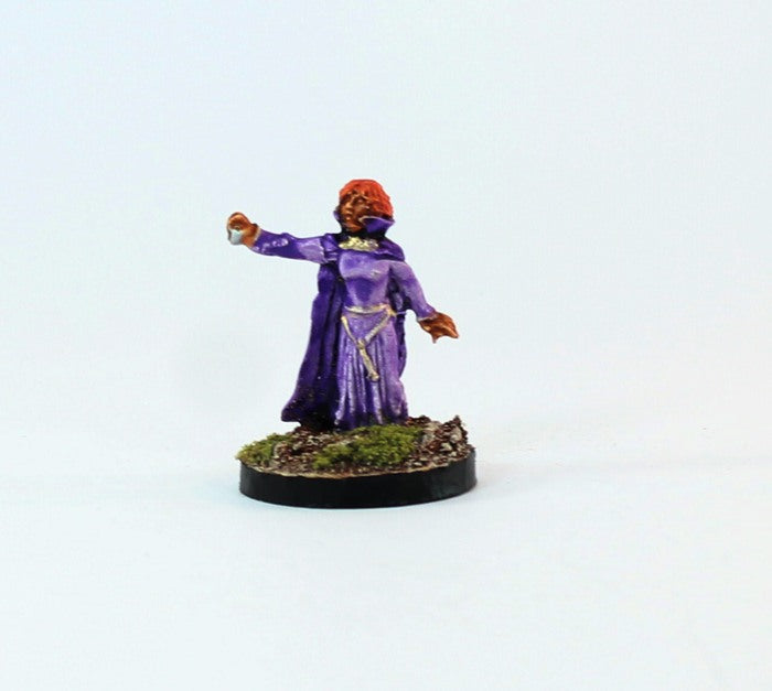 PTD FL4-01: Female Mage in Cloak.