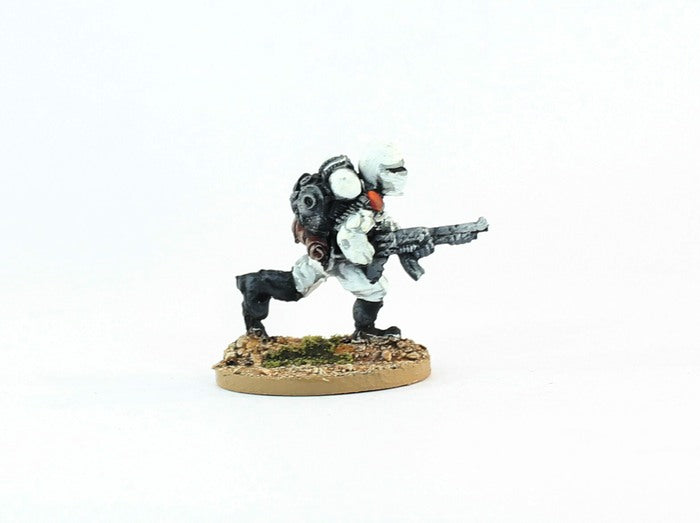 PTD IA050 Muster Private sprinting with Moth Rifle - White