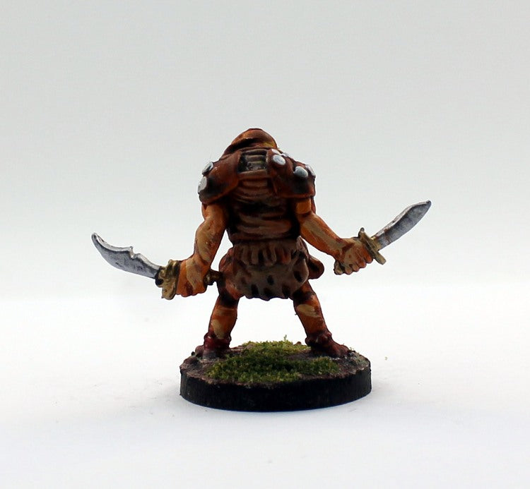 PTD OH11-01: Orc lunatic with two Blades screaming (Option 2)