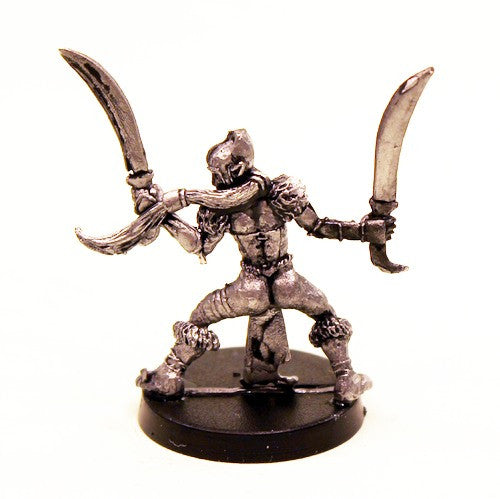 HG003 Hob Goblin Heroine with twin Yagatans