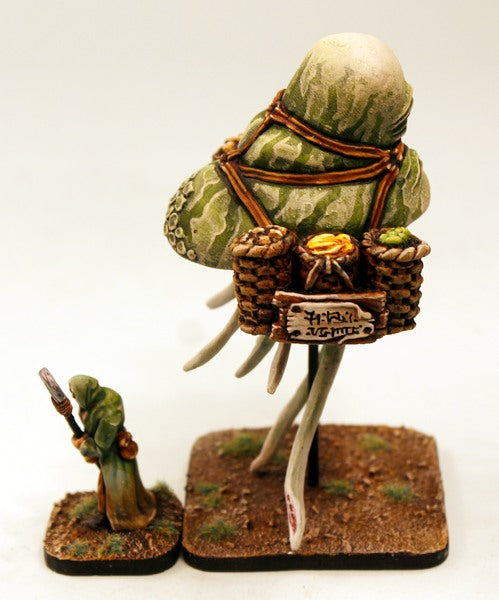 VNT39 Air Squid and Handler - 90mm tall two model set