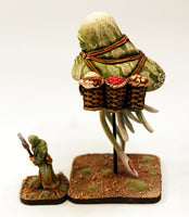 VNT39 Air Squid and Handler - 90mm tall two model set